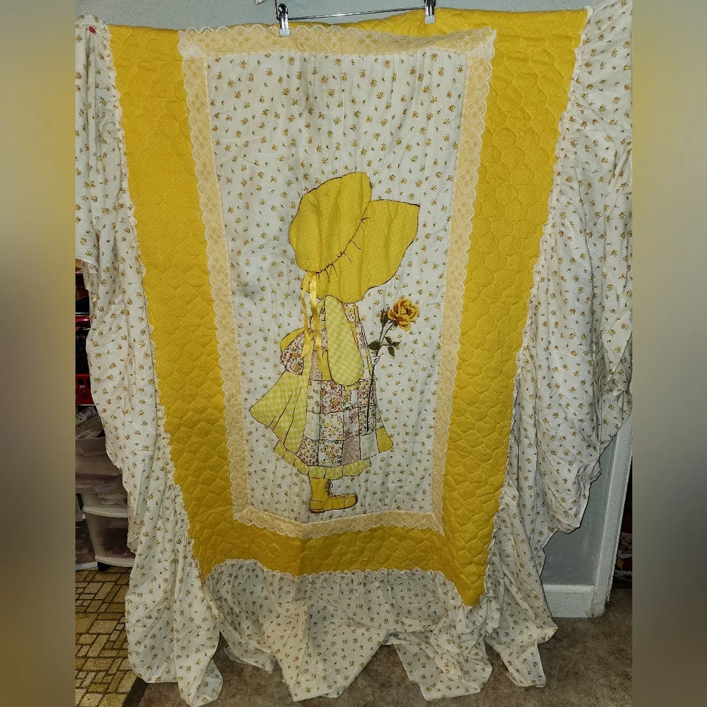 🌼Vintage 1970s Beautiful Yellow Floral Quilt Ruffle Bedspread Twin Holly Hobbie